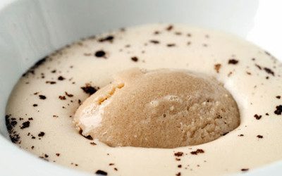 Antwerps koffie-ijs met sabayon van Oost-Vlaamse jenever