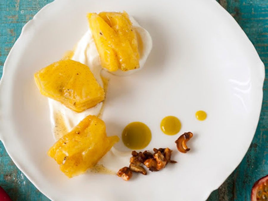 Ananas met koriander, chili en Griekse yoghurt