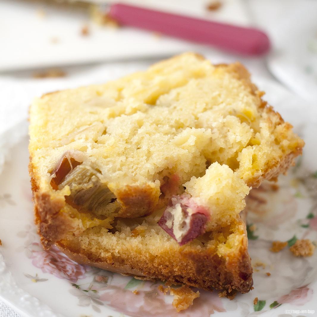 Grootmoederscake met appeltjes en rabarber