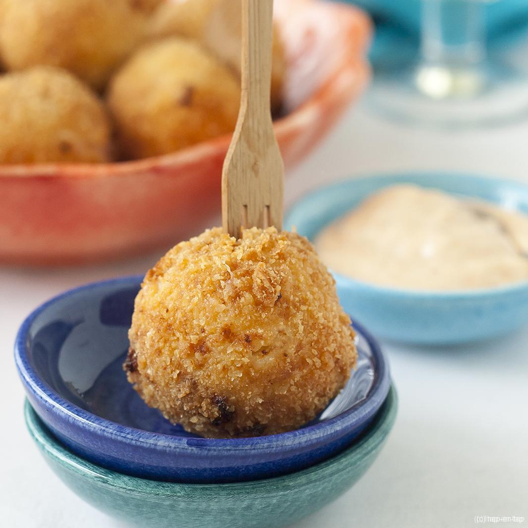 Croquetas de jamón serrano y queso manchego