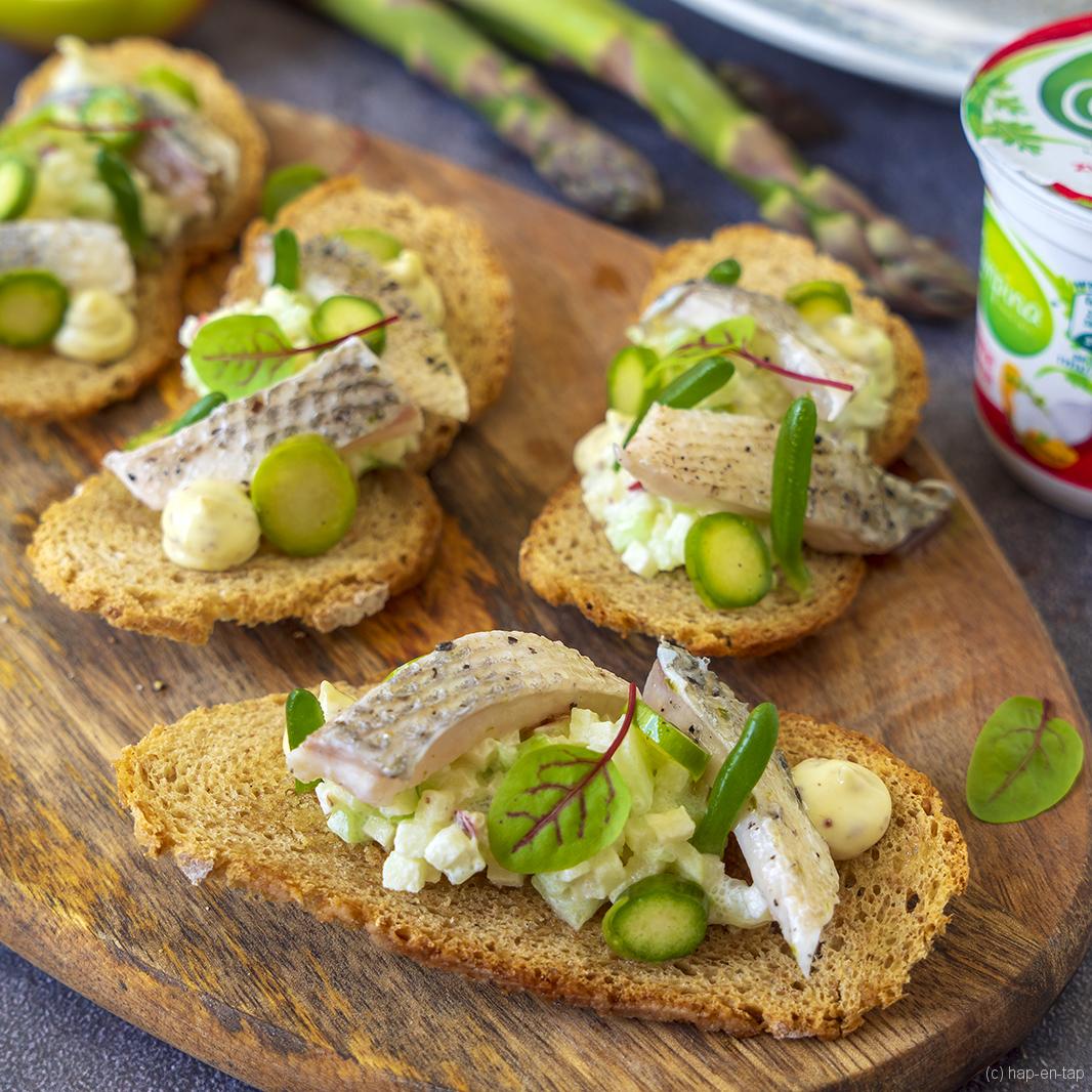 Asperge, zuurdesem, gebrande zeebaars, graanmosterd, limoen