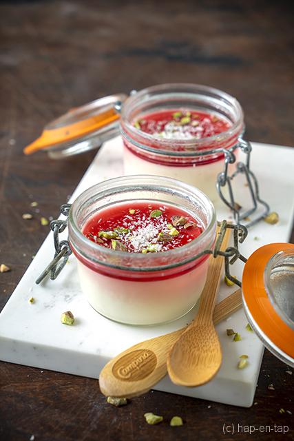 Malabi ofte Israelische romige melkpudding met rozenwater