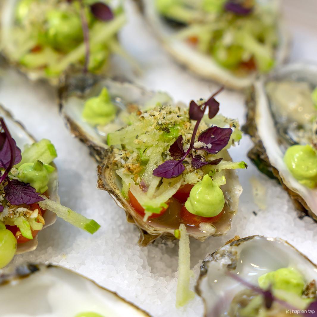 Gillardeau-oesters, Granny Smith, komkommer, verbena, zeewiercrunch