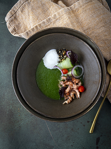 Groene gazpacho met grijze garnalen, de “Vis van het Jaar 2022”