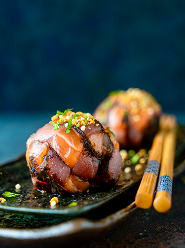 Temari sushi met tonijn en zalm