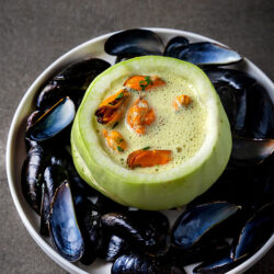 Mosselen in Thaise curryjus met broccoli