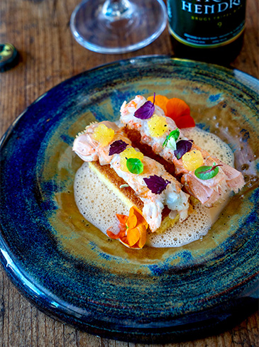 Langoustines met bisque van Straffe Hendrik Tripel, citrusgel en krokante brioche